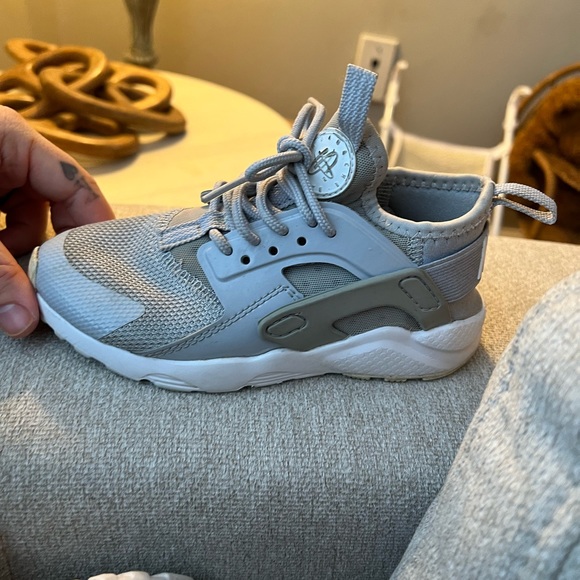 Nike Air Huarache Ultra Junior - Wolf Grey - Kids Boys 11 - Picture 4 of 9
